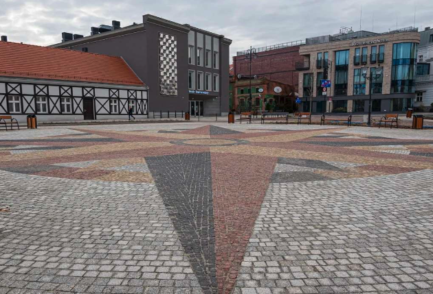 Przebudowa ulic Starego Rynku oraz Rybiego Rynku w Bydgoszczy. Kompleksowe dostawy płyt, krawężników, stopni i kostki granitowej do rewitalizacji historycznej przestrzeni miejskiej.