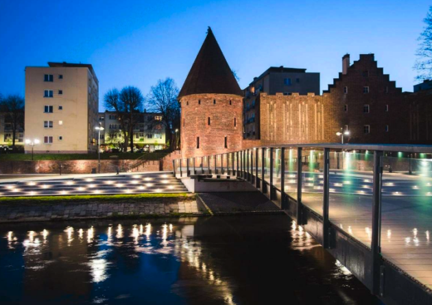 Zagospodarowanie Bulwarów rzeki Słupi i przebudowa ulicy Szarych Szeregów w Słupsku. Dostawa płyt i kostki granitowej do rewitalizacji bulwarów oraz modernizacji przyległej infrastruktury drogowej.